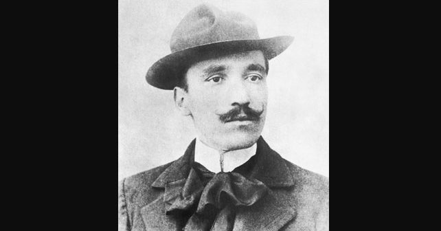Antun Gustav Matoš Biografija Na fotografiji je prikazan književnik: Antun Gustav Matoš