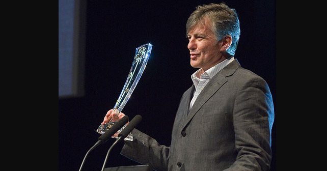 Dubravko Merlić Biografija Na fotografiji je prikazan novinar, producent, urednik: Dubravko Merlić