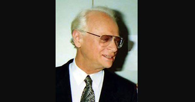 Efraim Kišon Biografija Na fotografiji je prikazan književnik, satiričar, režiser: Efraim Kišon