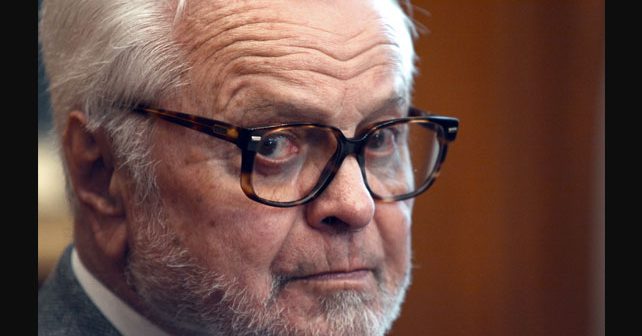 Ljubomir Simović Biografija Na fotografiji je prikazan književnik: Ljubomir Simović