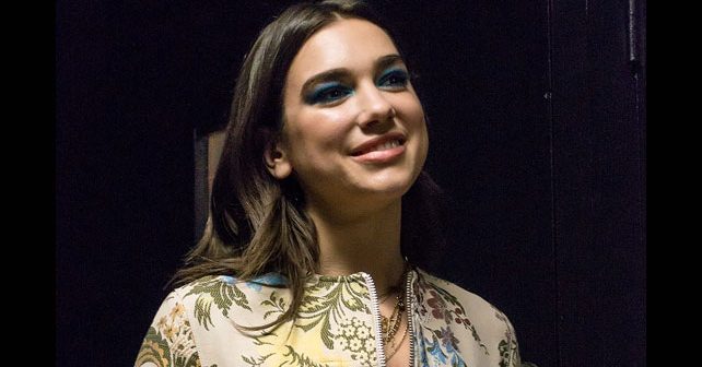 Dua Lipa Biografija Na fotografiji je prikazan pevačica: Dua Lipa