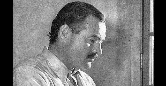 Ernest Hemingvej (Ernest Hemingway) Biografija Na fotografiji je prikazan književnik, novinar: Ernest Hemingvej (Ernest Hemingway)