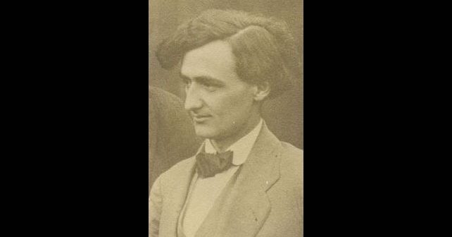 Momčilo Nastasijević Biografija Na fotografiji je prikazan pisac: Momčilo Nastasijević