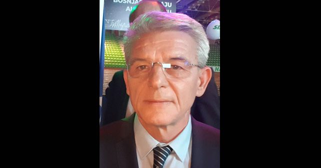 Šefik Džaferović Biografija Na fotografiji je prikazan političar: Šefik Džaferović