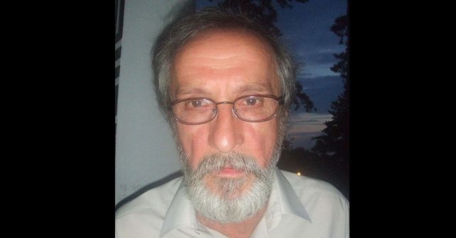 Dragoljub Raša Todosijević Biografija Na fotografiji je prikazan konceptualni umetnik: Dragoljub Raša Todosijević