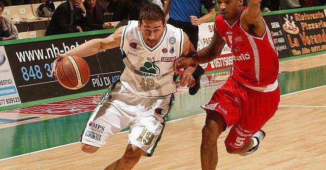 Marko Jarić Biografija Na fotografiji je prikazan košarkaš: Marko Jarić