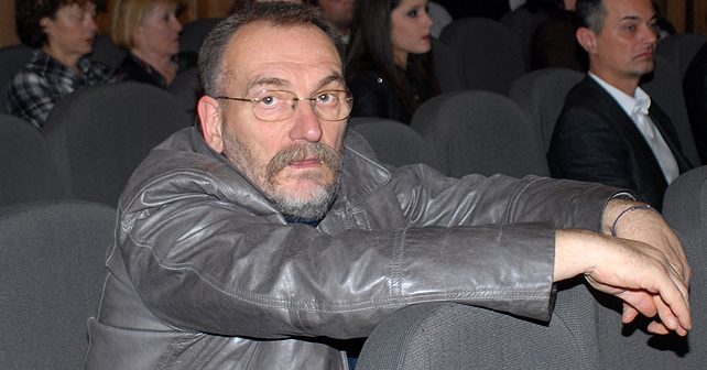 Siniša Kovačević Biografija Na fotografiji je prikazan režiser, dramaturg: Siniša Kovačević
