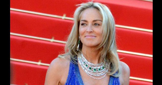 Šeron Stoun (Sharon Stone) Biografija Na fotografiji je prikazan glumica, režiser: Šeron Stoun (Sharon Stone)