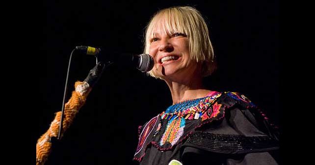 Sia Biografija Na fotografiji je prikazan pevačica: Sia