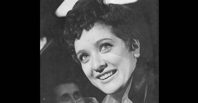 Lola Novaković Biografija Na fotografiji je prikazan pevačica: Lola Novaković