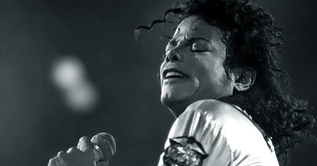 Michael Jackson (Majkl Džekson) Biografija Na fotografiji je prikazan pevač: Michael Jackson (Majkl Džekson)