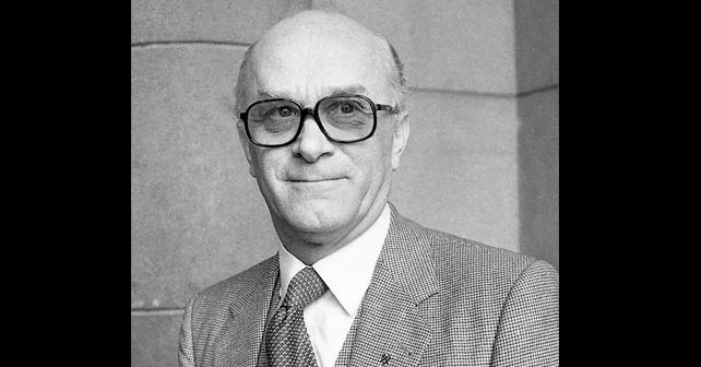 Raif Dizdarević Biografija Na fotografiji je prikazan političar: Raif Dizdarević