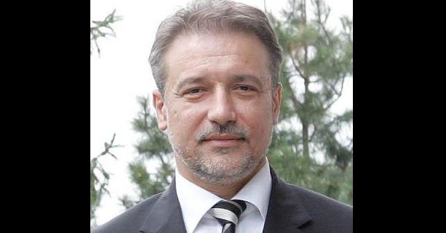 Branko Crvenkovski Biografija Na fotografiji je prikazan političar, inženjer elektrotehnike: Branko Crvenkovski
