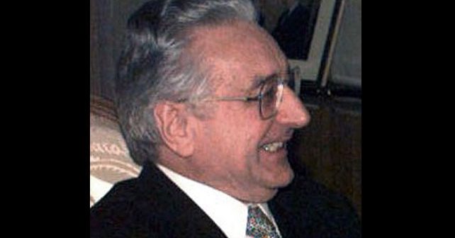 Franjo Tuđman Biografija Na fotografiji je prikazan političar: Franjo Tuđman