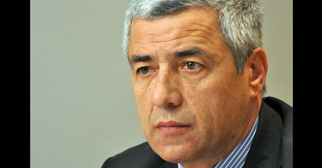 Oliver Ivanović Biografija Na fotografiji je prikazan političar, ekonomist: Oliver Ivanović