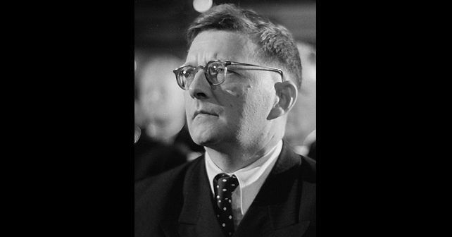 Dmitrij Dmitrijevič Šostakovič Biografija Na fotografiji je prikazan kompozitor: Dmitrij Dmitrijevič Šostakovič