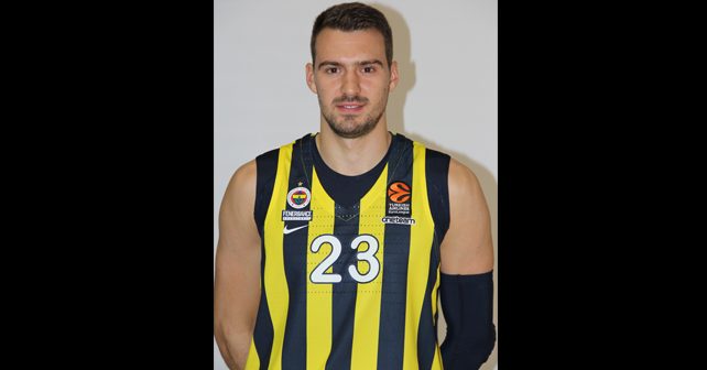 Marko Gudurić Biografija Na fotografiji je prikazan košarkaš: Marko Gudurić