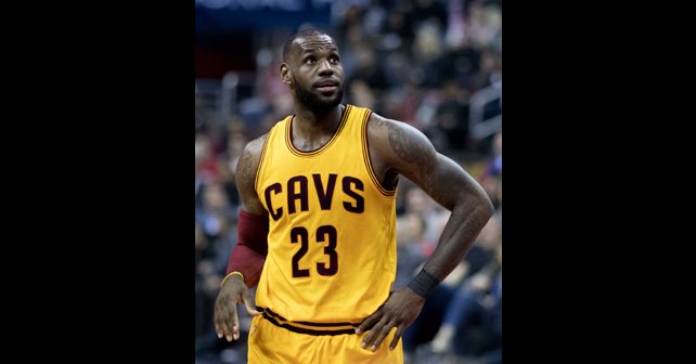 Lebron Džejms (LeBron James) Biografija Na fotografiji je prikazan košarkaš: Lebron Džejms (LeBron James)