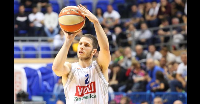 Nikola Ivanović Biografija Na fotografiji je prikazan košarkaš: Nikola Ivanović