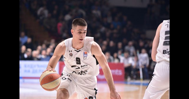 Vanja Marinković Biografija Na fotografiji je prikazan košarkaš: Vanja Marinković