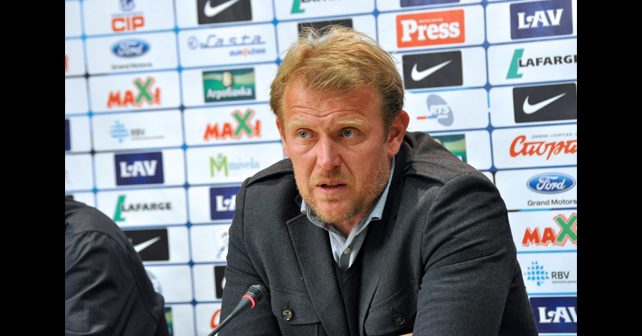 Robert Prosinečki Biografija Na fotografiji je prikazan fudbalski trener, fudbaler: Robert Prosinečki