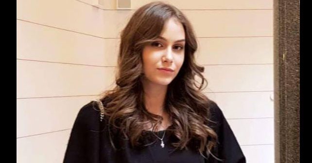 Amna Jusić Biografija Na fotografiji je prikazan pevačica: Amna Jusić
