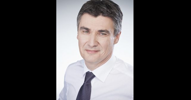 Zoran Milanović Biografija Na fotografiji je prikazan političar, pravnik: Zoran Milanović