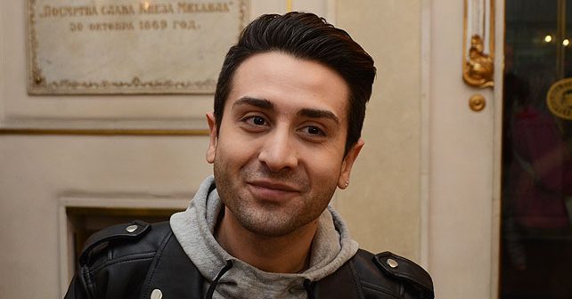 Danijel Pavlović Biografija Na fotografiji je prikazan muzičar, pevač: Danijel Pavlović
