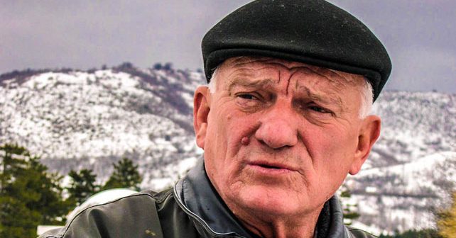 Jovan Divjak Biografija Na fotografiji je prikazan general, vojnik,: Jovan Divjak