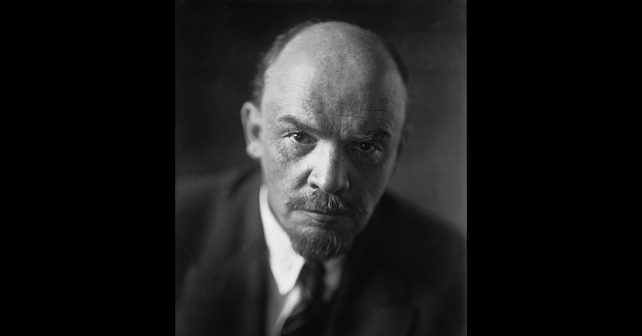 Vladimir Iljič Lenjin Biografija Na fotografiji je prikazan revolucionar, politički državnik: Vladimir Iljič Lenjin