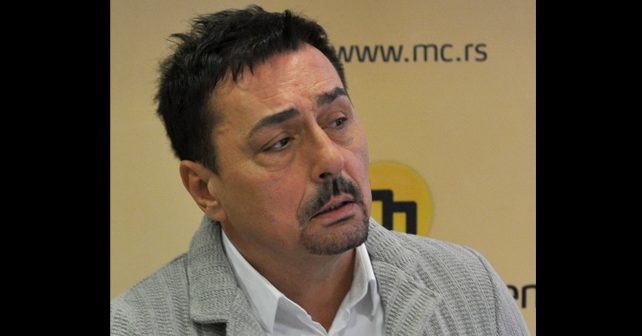 Dragan Kojić Keba Biografija Na fotografiji je prikazan pevač folk muzike: Dragan Kojić Keba