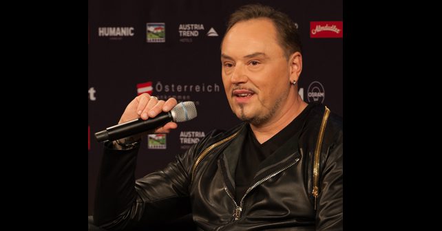 Nenad Knežević Knez Biografija Na fotografiji je prikazan pevač i kantautor: Nenad Knežević Knez